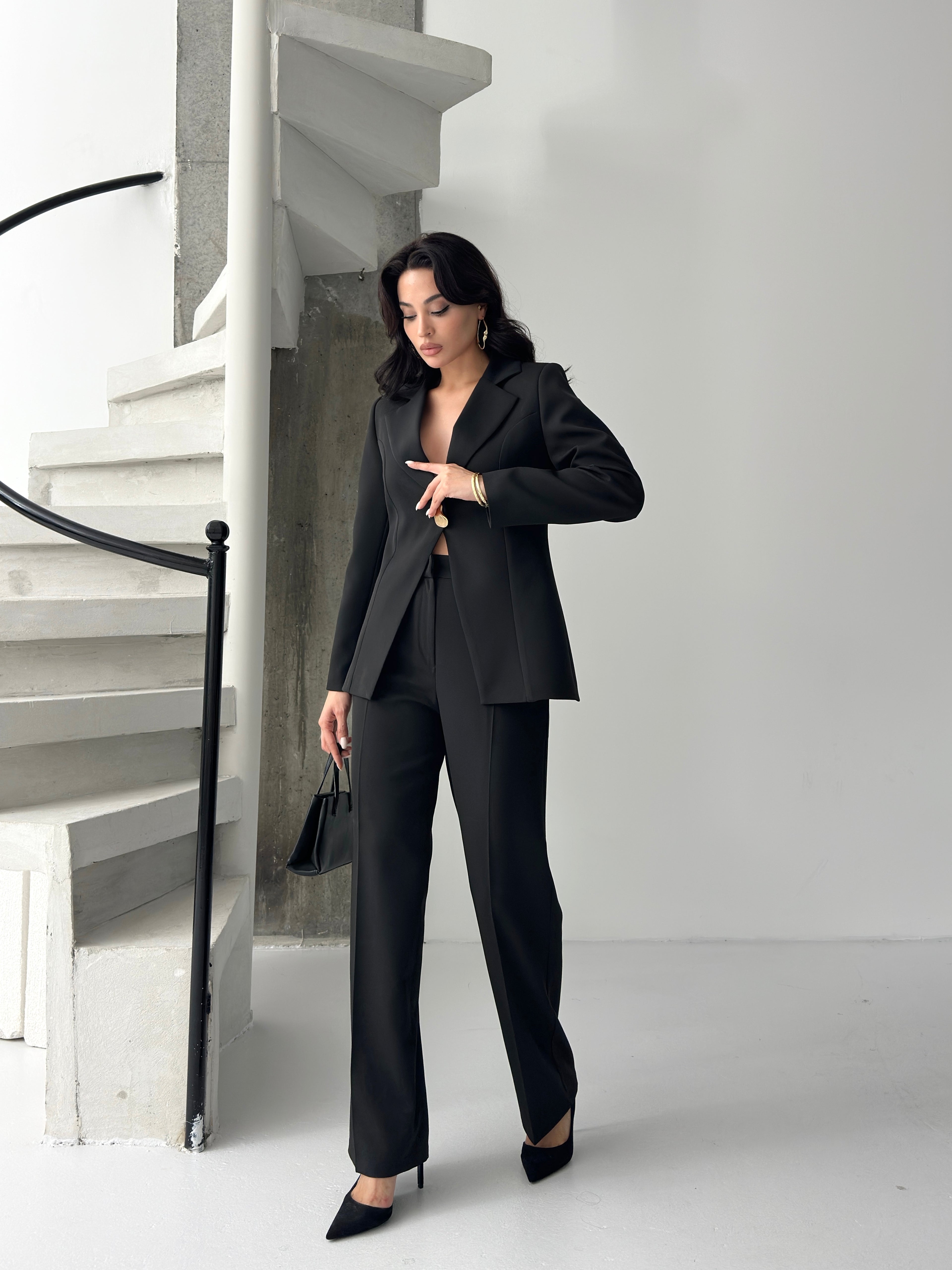 Комплет Со Златно Копче