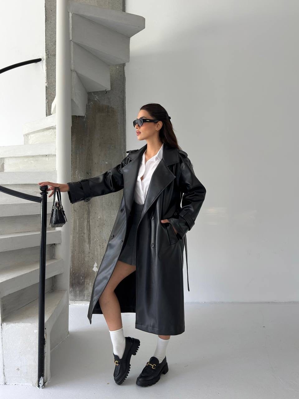 Кожен мантил со постава