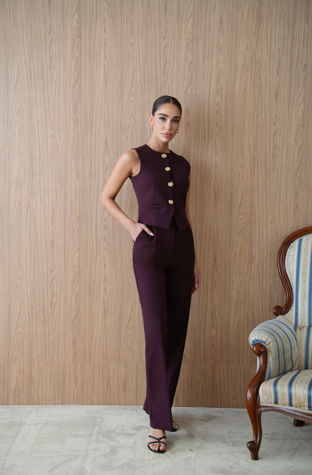Elegant Set with Golden Details