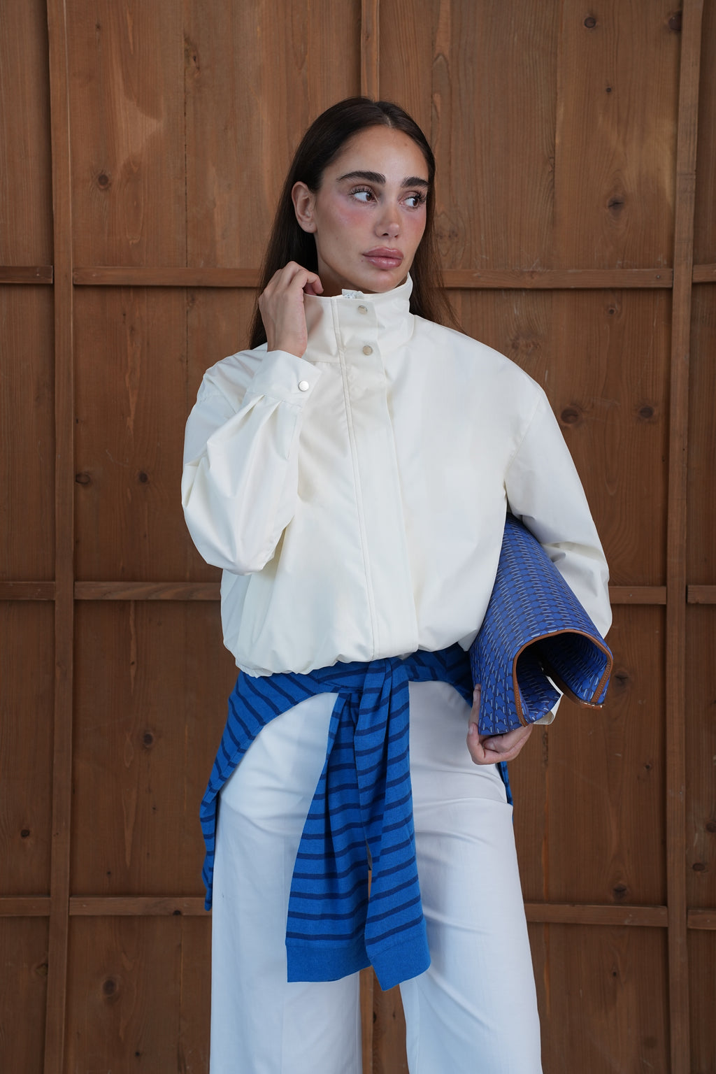 Кратка Лесна Пуфер Јакна Со Висока Јака Крем