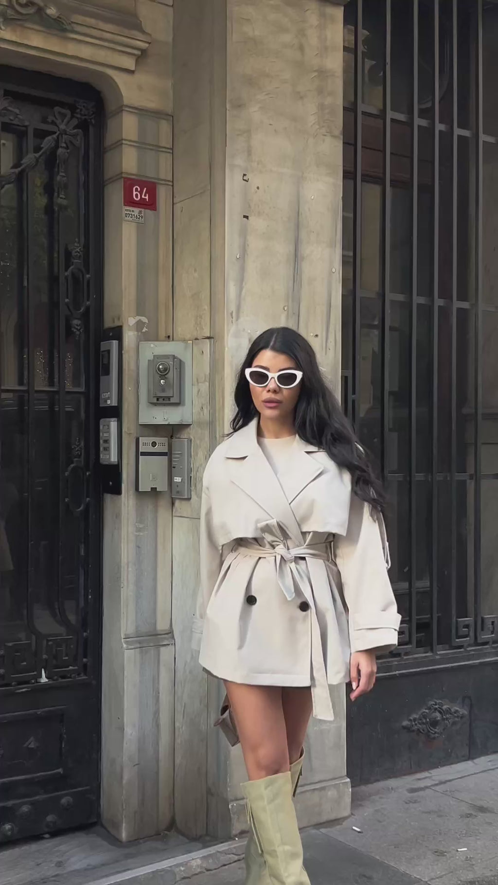 Мантил Со Постава