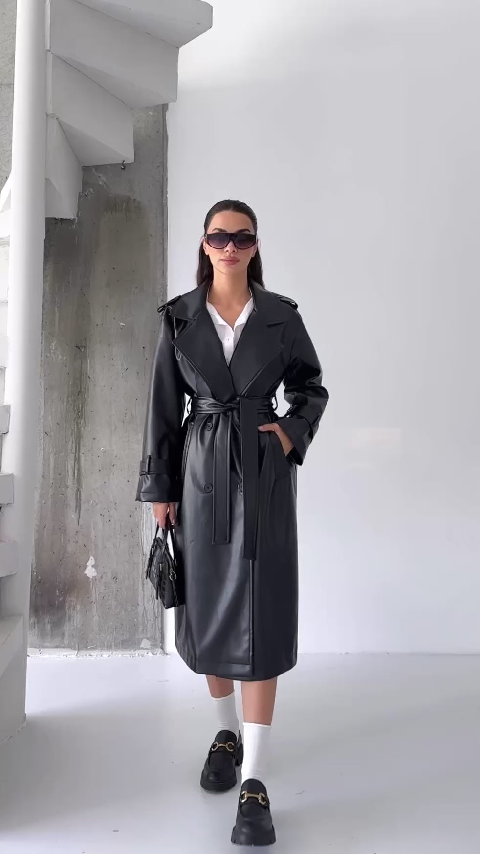 Кожен мантил со постава