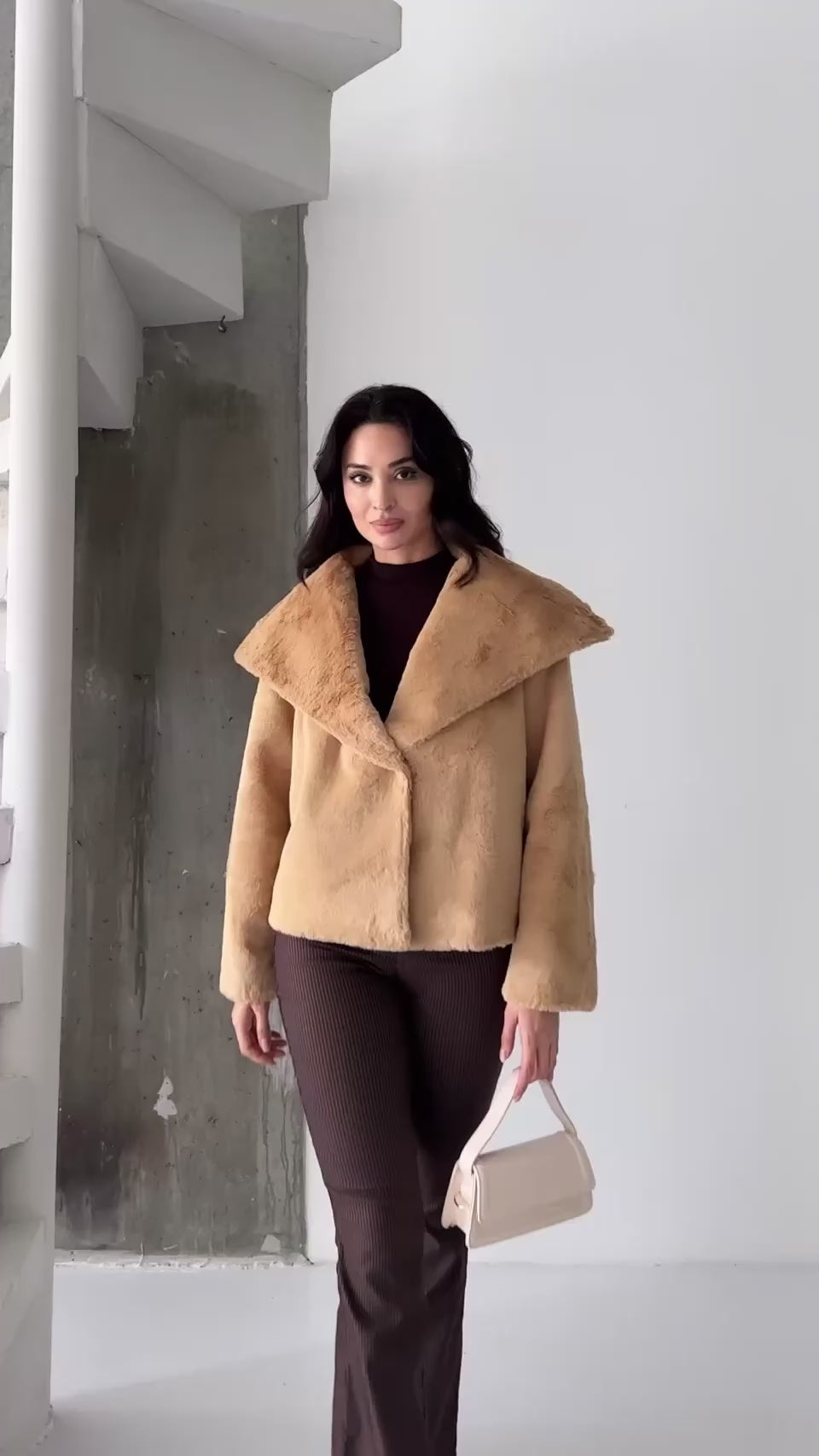 Елегантна бунда