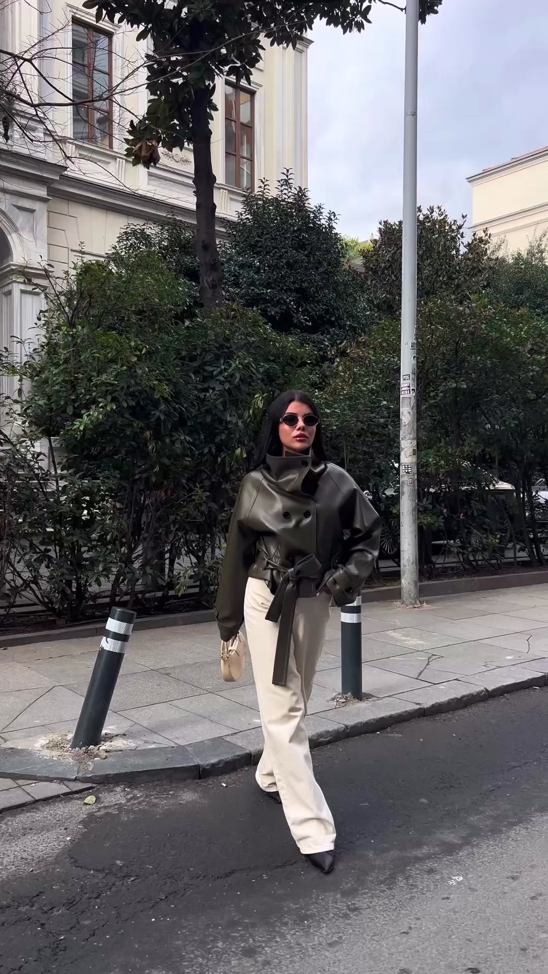 Кожна Јакна Со Копчиња