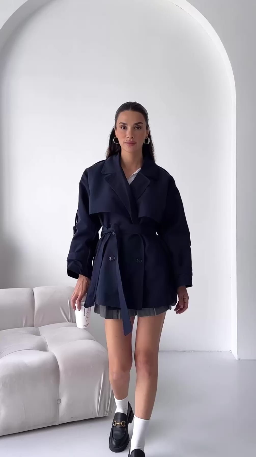 Мантил Со Постава